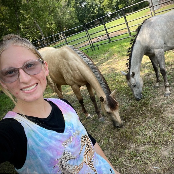 Meet your Posher, Grace Moore👋🏼 - Picture 12 of 14